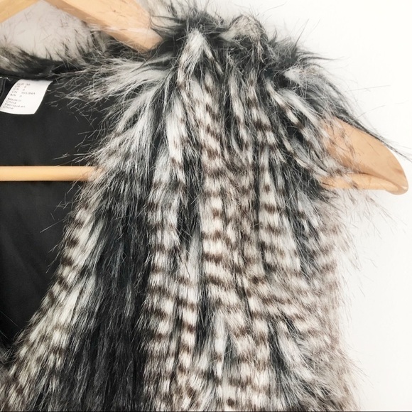H&M Faux Fur Fluffy Vest - Picture 3 of 10